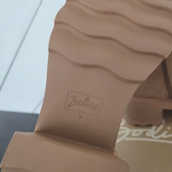 NWT Zodiac Teresa-Chelsea Womens 7M Tan Faux Suede Chunky Heel Ankle Boots - Picture 8 of 9